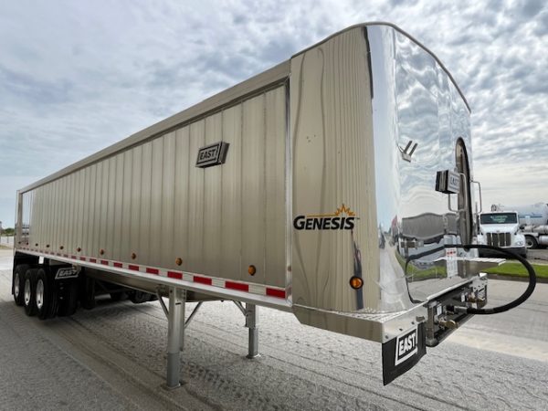 2025 EAST 35' Genesis Tri Axle - Image 14