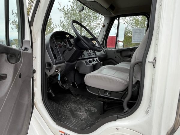 2020 Freightliner Box Truck - Image 8