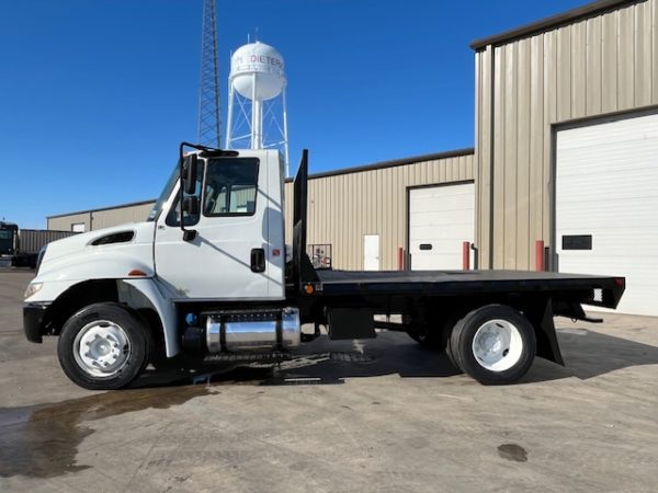 2018 International 4300 Flatbed Truck - Image 14