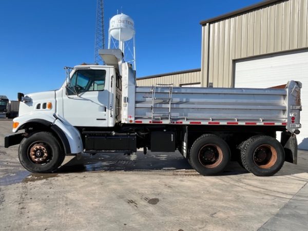 2004 Sterling L9500 Tandem Dump Truck - Image 18