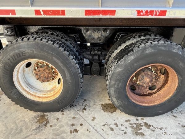 2004 Sterling L9500 Tandem Dump Truck - Image 15