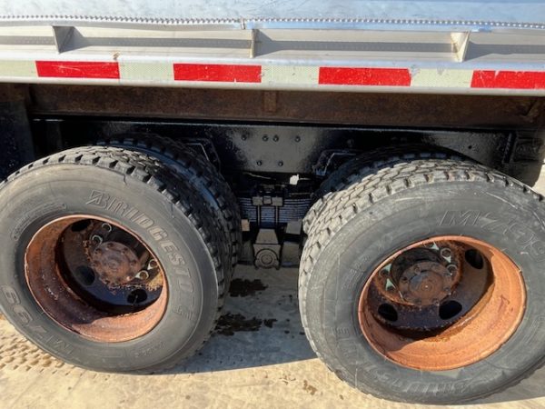 2004 Sterling L9500 Tandem Dump Truck - Image 12