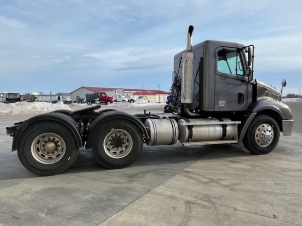 2005 Freightliner Columbia Daycab - Image 6