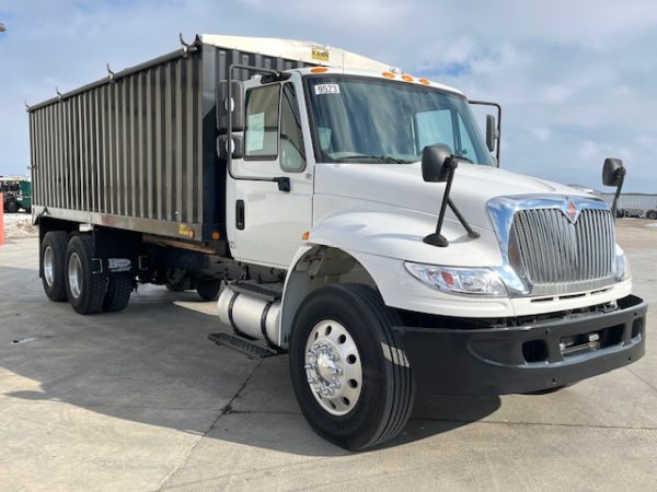 2018 International 4400 Grain Truck - Image 26