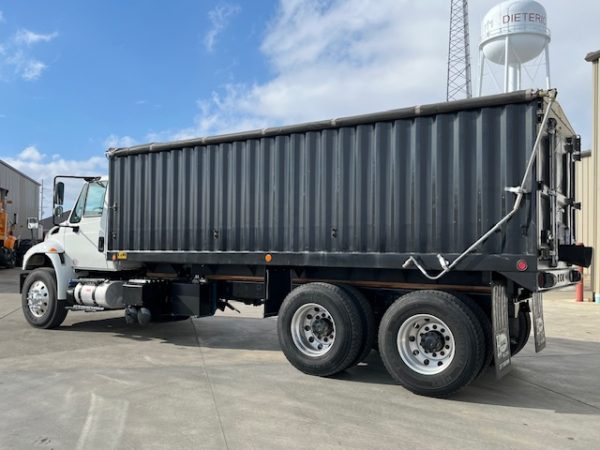 2018 International 4400 Grain Truck - Image 20