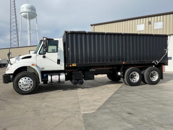 2018 International 4400 Grain Truck - Image 18