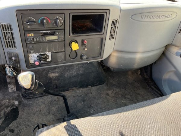 International 4400 Single Axle Grain Truck - Image 13