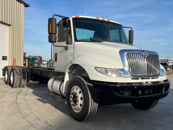 2018 International 4400 Cab and Chassis - Image 22