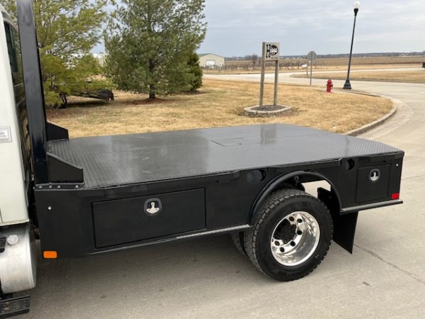 2018 International 4300 Flatbed - Image 27