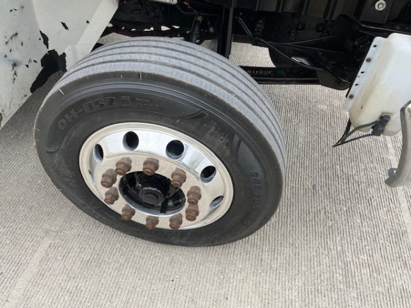 2018 International 4300 Flatbed - Image 14