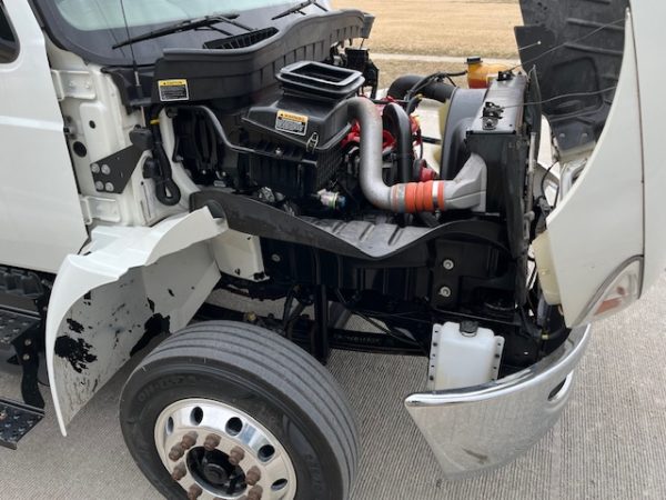 2018 International 4300 Flatbed - Image 13