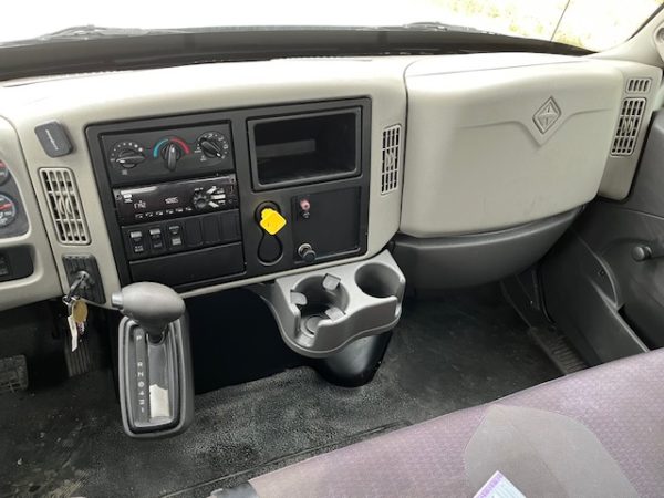 2018 International 4300 Flatbed - Image 8