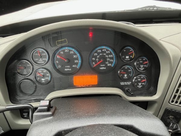 2018 International 4300 Flatbed - Image 6