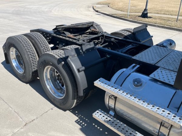 2018 Freightliner Cascadia Daycab - Image 19