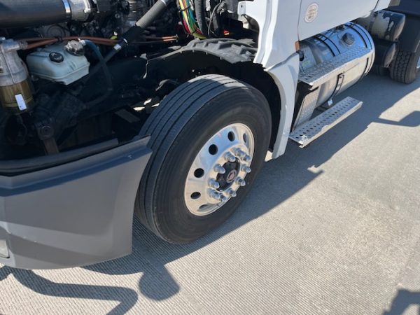 2018 Freightliner Cascadia Daycab - Image 18