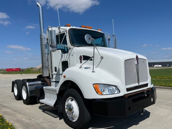 2015 Kenworth T440 Daycab - Image 21