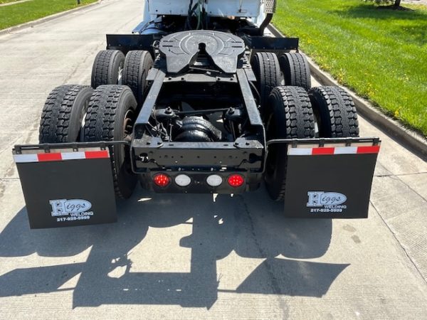 2015 Kenworth T440 Daycab - Image 17