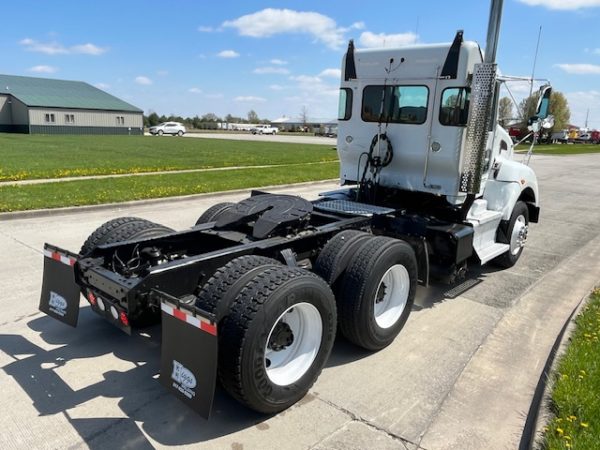2015 Kenworth T440 Daycab - Image 16