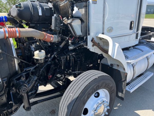 2015 Kenworth T440 Daycab - Image 12