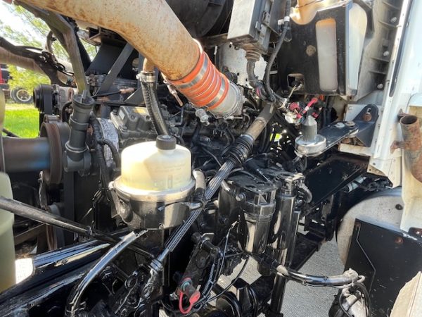 2015 Kenworth T440 Daycab - Image 11