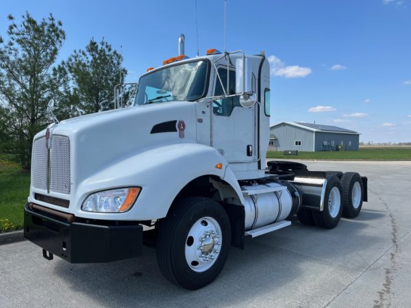 2015 Kenworth T440 Daycab