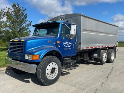 2000 International 4900 Grain Truck