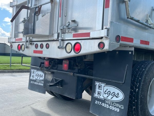 2000 International 4900 Grain Truck - Image 20