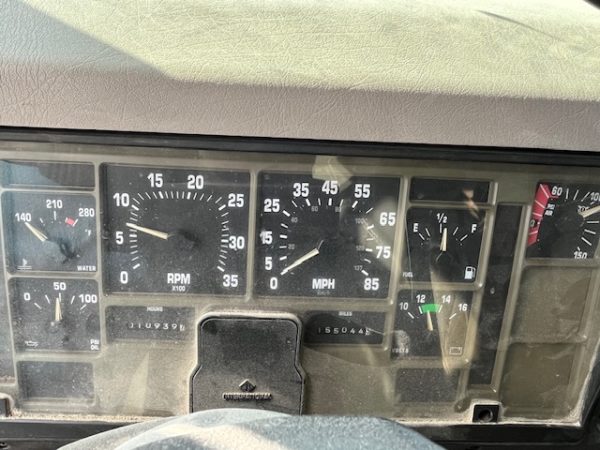 2000 International 4900 Grain Truck - Image 15