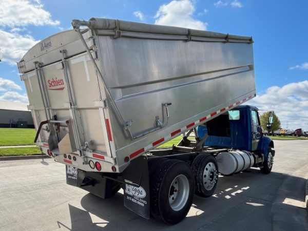 2000 International 4900 Grain Truck - Image 10