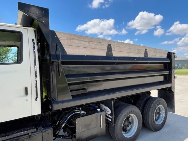 Ford L8000 Tandem Dump Truck - Image 25