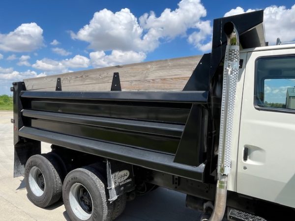 Ford L8000 Tandem Dump Truck - Image 24