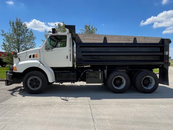 Ford L8000 Tandem Dump Truck - Image 20