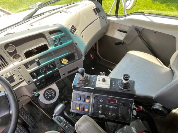 Ford L8000 Tandem Dump Truck - Image 16