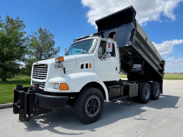 Ford L8000 Tandem Dump Truck - Image 12
