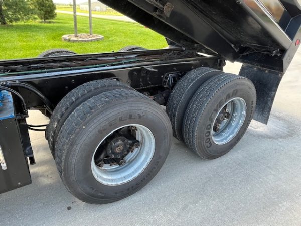 Ford L8000 Tandem Dump Truck - Image 8