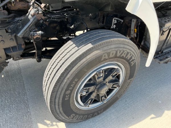Ford L8000 Tandem Dump Truck - Image 6