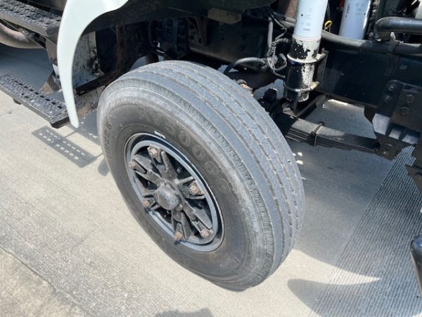 Ford L8000 Tandem Dump Truck - Image 4