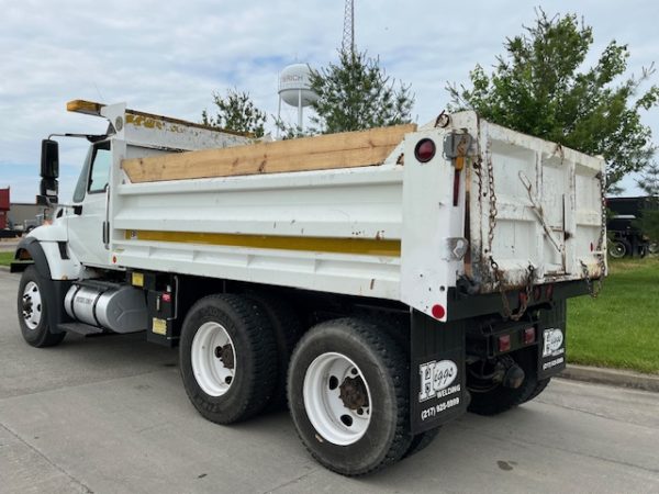 07 International 7400 Dump Truck - Image 24