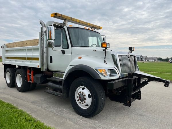 07 International 7400 Dump Truck - Image 20
