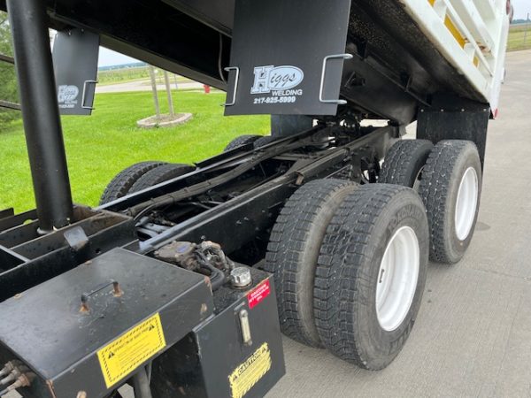 07 International 7400 Dump Truck - Image 16