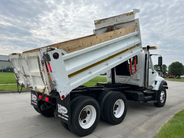 07 International 7400 Dump Truck - Image 11