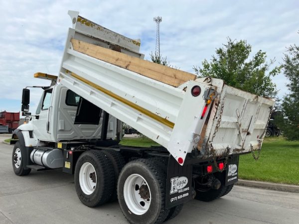 07 International 7400 Dump Truck - Image 10