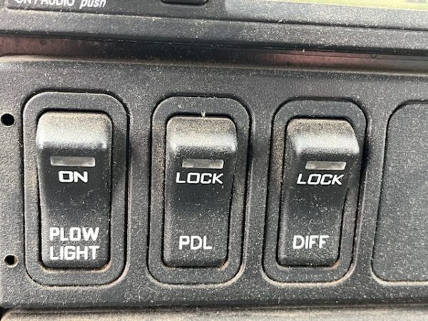 07 International 7400 Dump Truck - Image 2