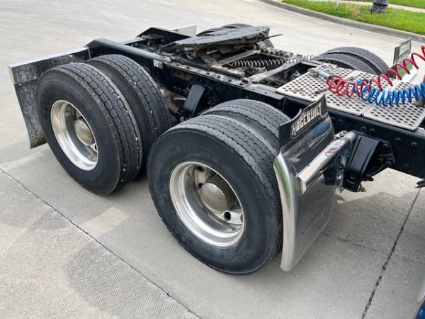 2012 Kenworth T660 - Image 12