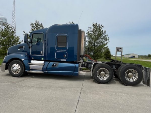 2012 Kenworth T660 - Image 9