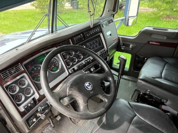 2012 Kenworth T660 - Image 6