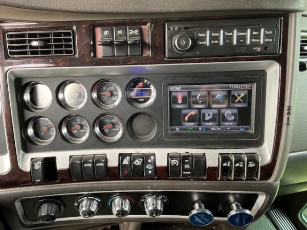 2012 Kenworth T660 - Image 3