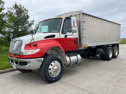 International 4400 Grain Truck