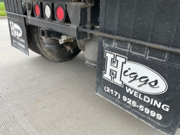 International 4400 Grain Truck - Image 13