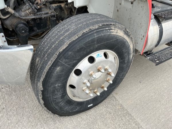 International 4400 Grain Truck - Image 6